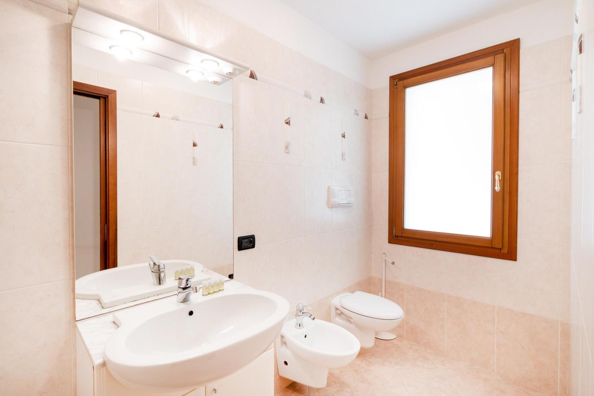 Elegante E Luminoso, Spazio Esterno Privato Venice Luaran gambar